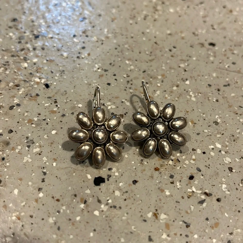 VINTAGE MONET FLORAL LEVER BACK SILVER TONE EARRINGS